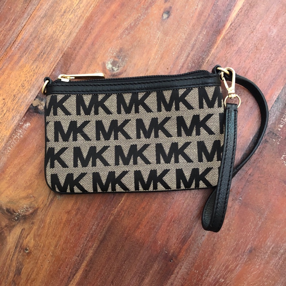 NWOT Authentic Michael Kors Wristlet